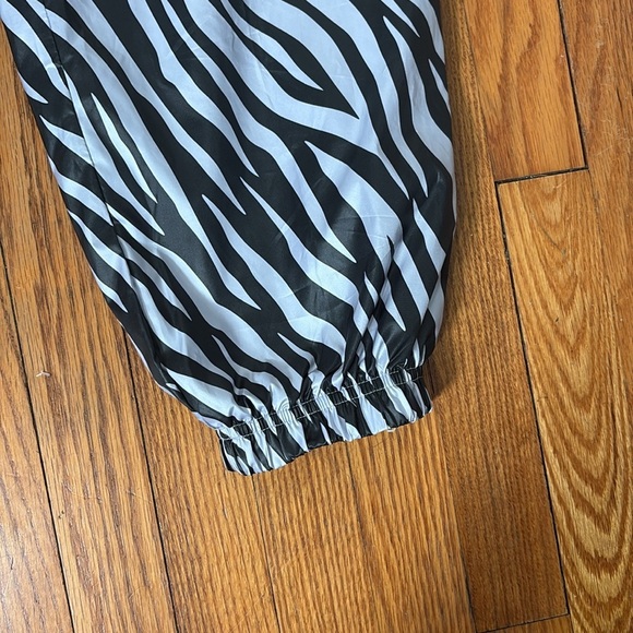 Nike Sportswear Icon Clash Joggers Purple Chalk Zebra size S NWT - Picture 3 of 10